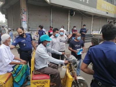 মুন্সীগঞ্জে স্বাস্থ্যবিধি অমান্য করায় ভ্রাম্যমাণ আদালতের জরিমানা মুন্সীগঞ্জে স্বাস্থ্যবিধি অমান্য করায় ভ্রাম্যমাণ আদালতের জরিমানা