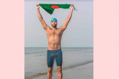 বাংলা চ্যানেল পাড়ি দিয়ে রেকর্ড গড়লেন ঢাবি’র শিক্ষার্থী রাসেল বাংলা চ্যানেল পাড়ি দিয়ে রেকর্ড গড়লেন ঢাবি’র শিক্ষার্থী রাসেল