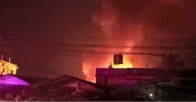 কুতুপালং বাজারে ভয়াবহ অগ্নিকাণ্ড, তিনজনের মরদেহ উদ্ধার কুতুপালং বাজারে ভয়াবহ অগ্নিকাণ্ড, তিনজনের মরদেহ উদ্ধার