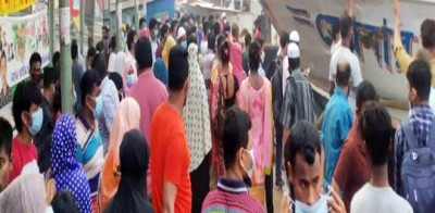 লকডাউনের খবরে সদরঘাটে লঞ্চযাত্রীদের উপচে পড়া ভিড় লকডাউনের খবরে সদরঘাটে লঞ্চযাত্রীদের উপচে পড়া ভিড়
