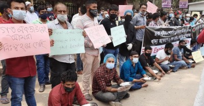 মোটর সাইকেল চালকরা থালা বাটি নিয়ে রাস্তায় মোটর সাইকেল চালকরা থালা বাটি নিয়ে রাস্তায়