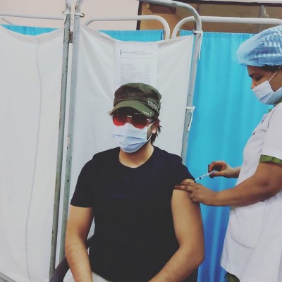 শেষ দিনে করোনার টিকা নিলেন শাকিব খান শেষ দিনে করোনার টিকা নিলেন শাকিব খান