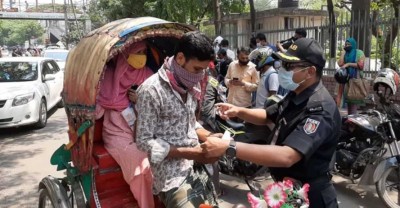 মাস্ক ব্যবহার নিশ্চিতে রাজধানীতে আজও র্যাবের অভিযান মাস্ক ব্যবহার নিশ্চিতে রাজধানীতে আজও র্যাবের অভিযান