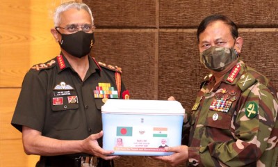শুভেচ্ছা উপহার হিসেবে বাংলাদেশ সেনাবাহিনীকে এক লাখ টিকা দিলেন ভারতের সেনাপ্রধান শুভেচ্ছা উপহার হিসেবে বাংলাদেশ সেনাবাহিনীকে এক লাখ টিকা দিলেন ভারতের সেনাপ্রধান