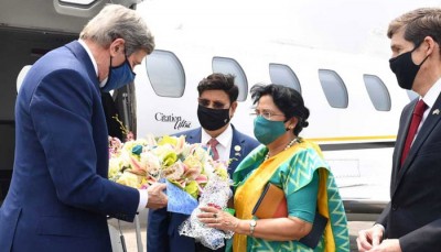 প্রধানমন্ত্রী শেখ হাসিনাকে আমন্ত্রণ জানাতে ঢাকায় জন কেরি প্রধানমন্ত্রী শেখ হাসিনাকে আমন্ত্রণ জানাতে ঢাকায় জন কেরি