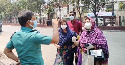 লকডাউন দেখতে রাস্তায় অনেক কৌতূহলী মানুষ লকডাউন দেখতে রাস্তায় অনেক কৌতূহলী মানুষ