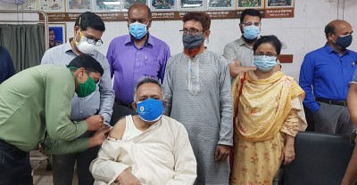 ভ্যাকসিনের দ্বিতীয় ডোজ নিয়ে করোনায় আক্রান্ত ফজলে হোসেন বাদশা ভ্যাকসিনের দ্বিতীয় ডোজ নিয়ে করোনায় আক্রান্ত ফজলে হোসেন বাদশা