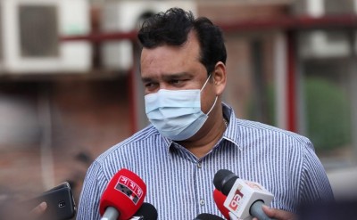 করোনামুক্ত হয়ে বাসায় ফিরলেন আকরাম খান করোনামুক্ত হয়ে বাসায় ফিরলেন আকরাম খান