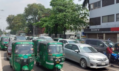 গণপরিবহন ছাড়া সবই চলছে, চেকপোস্টেও নেই কড়াকড়ি