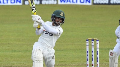 অবশেষে বিদেশের মাটিতে মুমিনুলের প্রথম সেঞ্চুরি অবশেষে বিদেশের মাটিতে মুমিনুলের প্রথম সেঞ্চুরি