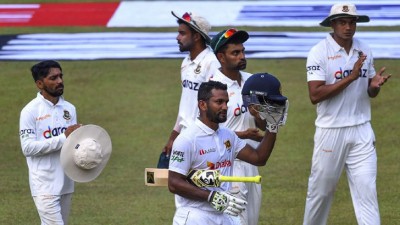 বল কুড়াতে কুড়াতেই দিন শেষ টাইগারদের বল কুড়াতে কুড়াতেই দিন শেষ টাইগারদের