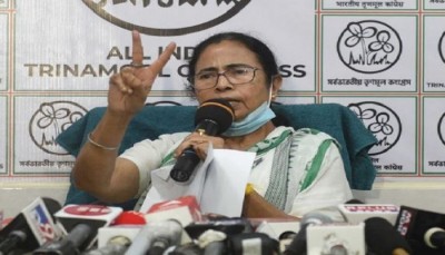 টানা তৃতীয়বারের মতো মুখ্যমন্ত্রী হিসেবে বুধবার শপথ নেবেন মমতা টানা তৃতীয়বারের মতো মুখ্যমন্ত্রী হিসেবে বুধবার শপথ নেবেন মমতা
