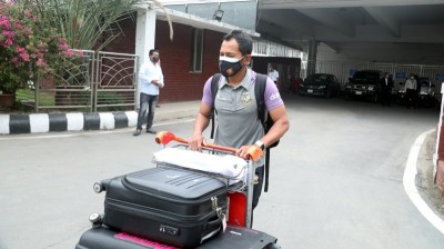 হোটেল না গিয়ে সরাসরি বাসায় ফিরলেন ক্রিকেটাররা হোটেল না গিয়ে সরাসরি বাসায় ফিরলেন ক্রিকেটাররা