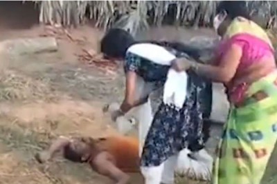 হৃদয়বিদারক, করোনাক্রান্ত বাবাকে পানি দিতে গেলেও আটকাচ্ছেন মা! হৃদয়বিদারক, করোনাক্রান্ত বাবাকে পানি দিতে গেলেও আটকাচ্ছেন মা!