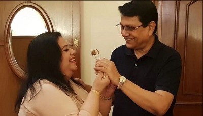 বাসায় ফিরলেন বরেণ্য অভিনেতা আলমগীর বাসায় ফিরলেন বরেণ্য অভিনেতা আলমগীর
