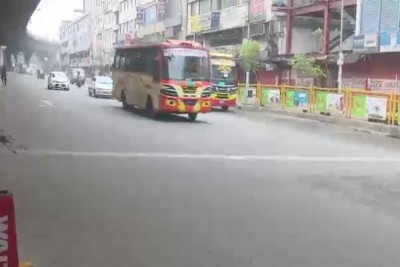 সকাল থেকে রাজধানীসহ জেলার ভেতরে চলছে গণপরিবহন সকাল থেকে রাজধানীসহ জেলার ভেতরে চলছে গণপরিবহন