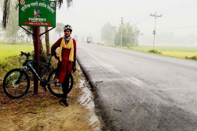 রোজা রেখে ২৮০ কিলোমিটার সাইকেল চালিয়ে বাড়ি পৌঁছাল মৌসুমি! রোজা রেখে ২৮০ কিলোমিটার সাইকেল চালিয়ে বাড়ি পৌঁছাল মৌসুমি!