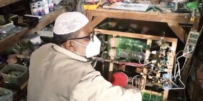 বাড়িতেই অক্সিজেন কনসেনট্রেটর বানিয়ে সবাইকে চমকে দিলেন ‘কাশ্মীরের নিউটন’ বাড়িতেই অক্সিজেন কনসেনট্রেটর বানিয়ে সবাইকে চমকে দিলেন ‘কাশ্মীরের নিউটন’