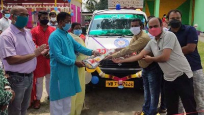 ছেলের বিয়েতে আড়ম্বর নয়, সেই টাকা দিয়ে অ্যাম্বুলেন্স কিনে স্বেচ্ছাসেবী সংস্থাকে দান ছেলের বিয়েতে আড়ম্বর নয়, সেই টাকা দিয়ে অ্যাম্বুলেন্স কিনে স্বেচ্ছাসেবী সংস্থাকে দান