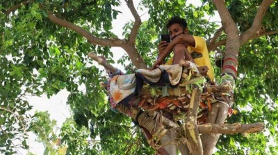 ‘গাছবাড়ি’তেই ঠাঁই করোনা আক্রান্ত তরুণের! ‘গাছবাড়ি’তেই ঠাঁই করোনা আক্রান্ত তরুণের!