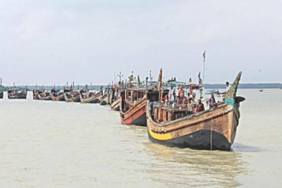 ৬৫ দিন সাগরে মাছ ধরা নিষিদ্ধ, চিন্তায় দিশেহারা জেলেরা ৬৫ দিন সাগরে মাছ ধরা নিষিদ্ধ, চিন্তায় দিশেহারা জেলেরা