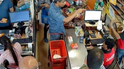 ‘বোকা বোকা নিয়ম মানি না’, মাস্ক পরা নিয়ে বলছেন খোদ চিকিৎসক! ‘বোকা বোকা নিয়ম মানি না’, মাস্ক পরা নিয়ে বলছেন খোদ চিকিৎসক!