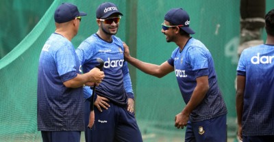 শ্রীলঙ্কার বিপক্ষে ১৫ সদস্যের দল ঘোষণা বিসিবির শ্রীলঙ্কার বিপক্ষে ১৫ সদস্যের দল ঘোষণা বিসিবির