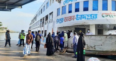 পদ্মায় ৪৫ দিন পর আবারো শুরু লঞ্চ চলাচল,কমল যাত্রী দুর্ভোগ