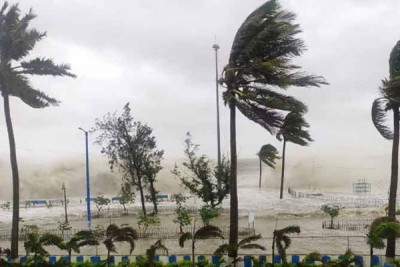 ওডিশায় আঘাত ঘূর্ণিঝড় ইয়াসের, প্রাণ গেল ৩ জনের ওডিশায় আঘাত ঘূর্ণিঝড় ইয়াসের, প্রাণ গেল ৩ জনের