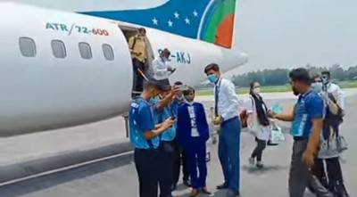 প্লেনে চড়ে খতনা অনুষ্ঠানে হিরো আলম প্লেনে চড়ে খতনা অনুষ্ঠানে হিরো আলম