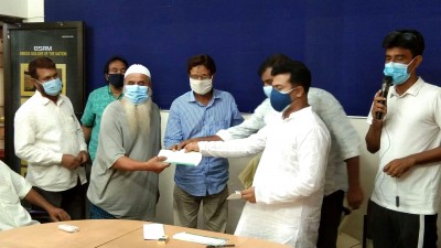 মেহেরপুরে দশটি মসজিদে আর্থিক অনুদানের চেক প্রদান