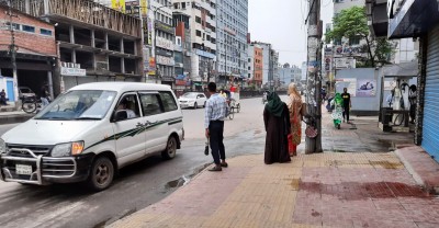 রাজধানীর রাস্তা অন্য দিনের তুলনায় বেশ ফাঁকা