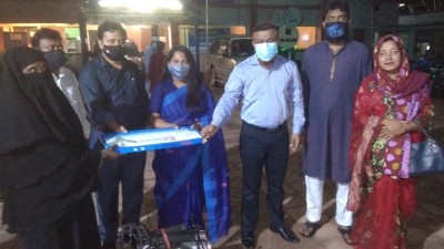 শিবগঞ্জে সেলাই মেশিন ফ্যান ও মুরগির ছানা বিতরণ শিবগঞ্জে সেলাই মেশিন ফ্যান ও মুরগির ছানা বিতরণ