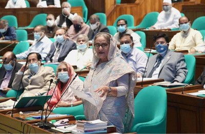 স্কুল খুলে কি ছেলেমেয়েদের মৃত্যুর মুখে ঠেলে দেব, প্রশ্ন প্রধানমন্ত্রীর