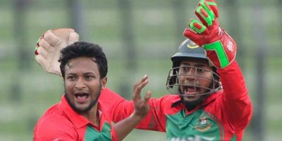 লোকে সাকিবকে নিয়ে প্রশ্ন তোলার সাহস পায় কীভাবে : মুশফিক লোকে সাকিবকে নিয়ে প্রশ্ন তোলার সাহস পায় কীভাবে : মুশফিক