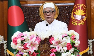 ক্ষতিগ্রস্ত মানুষের পাশে দাঁড়ানোর আহ্বান রাষ্ট্রপতির ক্ষতিগ্রস্ত মানুষের পাশে দাঁড়ানোর আহ্বান রাষ্ট্রপতির