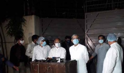 খালেদা জিয়ার সঙ্গে সাক্ষাত করলেন বিএনপির সিনিয়ার নেতৃবৃন্দ খালেদা জিয়ার সঙ্গে সাক্ষাত করলেন বিএনপির সিনিয়ার নেতৃবৃন্দ