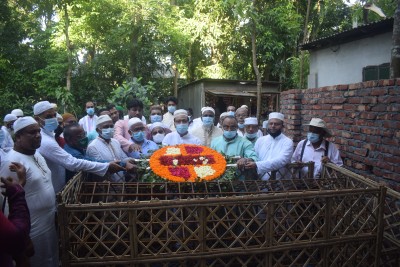 সিরাজদিখানে অরুণ চৌধুরীর কবর জিয়ারত করলেন মহিউদ্দিন-শেখ করিম