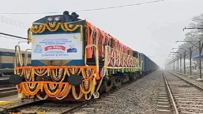 দীর্ঘ ৫৫ বছর পর চিলাহাটি-হলদিবাড়ি রুটে ট্রেন চালু