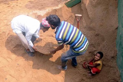করোনায় এক বছরে নতুন করে গরিব আড়াই কোটি মানুষ: জরিপ করোনায় এক বছরে নতুন করে গরিব আড়াই কোটি মানুষ: জরিপ