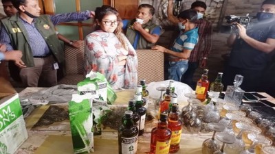 মডেল মৌ রিমান্ডে