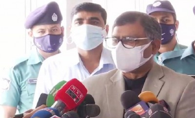 ভোটের আনন্দের মতো মানুষ লাইনে দাঁড়িয়ে টিকা নিচ্ছে: স্বাস্থ্যমন্ত্রী ভোটের আনন্দের মতো মানুষ লাইনে দাঁড়িয়ে টিকা নিচ্ছে: স্বাস্থ্যমন্ত্রী