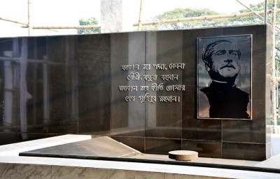 জাতীয় শোক দিবসে বঙ্গবন্ধুর প্রতিকৃতিতে প্রধানমন্ত্রীর শ্রদ্ধা জাতীয় শোক দিবসে বঙ্গবন্ধুর প্রতিকৃতিতে প্রধানমন্ত্রীর শ্রদ্ধা
