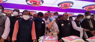 জাতীয় শোক দিবসে লৌহজংয়ে দুস্থ্যদের মাঝে এান বিতরণ