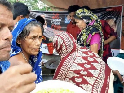 মাদারীপুরের ডাসারে হতদরিদ্র ও পথ শিশুদের মাঝে খাবার বিতরণ  