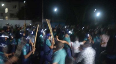 বরিশালে ইউএনওর বাসভবনে হামলা, আওয়ামী লীগ–পুলিশ সংঘর্ষ