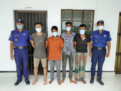 শ্রীনগরে ডাকাতির প্রস্তুতিকালে ৪ ডাকাত গ্রেফতার শ্রীনগরে ডাকাতির প্রস্তুতিকালে ৪ ডাকাত গ্রেফতার