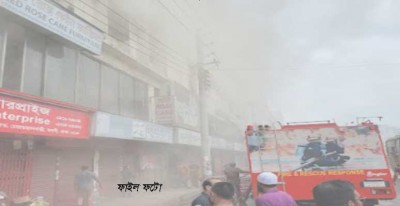 বনানীর ১০ তলা ভবনের চারতলায় অগ্নিকাণ্ড: দুই গৃহকর্মীর মৃত্যু বনানীর ১০ তলা ভবনের চারতলায় অগ্নিকাণ্ড: দুই গৃহকর্মীর মৃত্যু