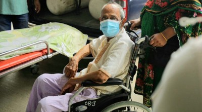 প্রখ্যাত সাহিত্যিক হাসান আজিজুল হক বাড়ি ফিরছেন প্রখ্যাত সাহিত্যিক হাসান আজিজুল হক বাড়ি ফিরছেন