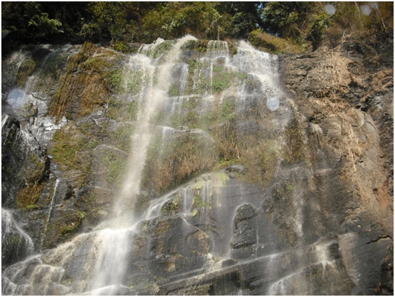 হঠাৎ জীবন্ত হয়ে উঠা জাদিপাই ঝরনা